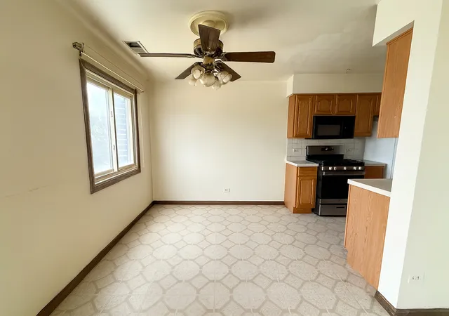 Listing Photo 3 - Condo for sale in building located at 10424 Central Ave, Oak Lawn, IL 60453 - Unit #3NE