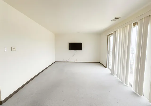 Listing Photo 4 - Condo for sale in building located at 10424 Central Ave, Oak Lawn, IL 60453 - Unit #3NE