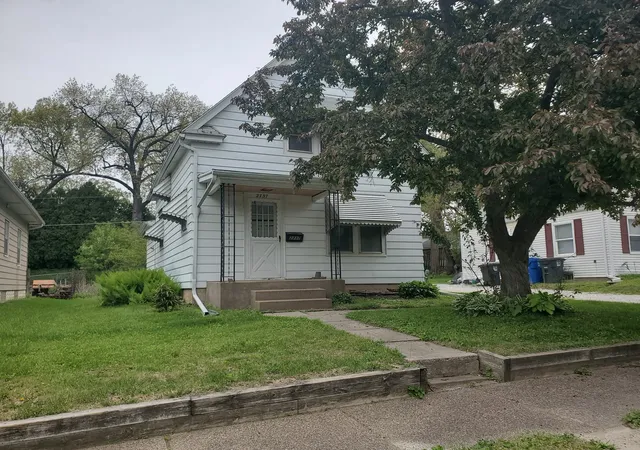 Homes for sale in Moline, IL | 2737 11th Ave C, Moline, IL 61265 | MLS# 12663845