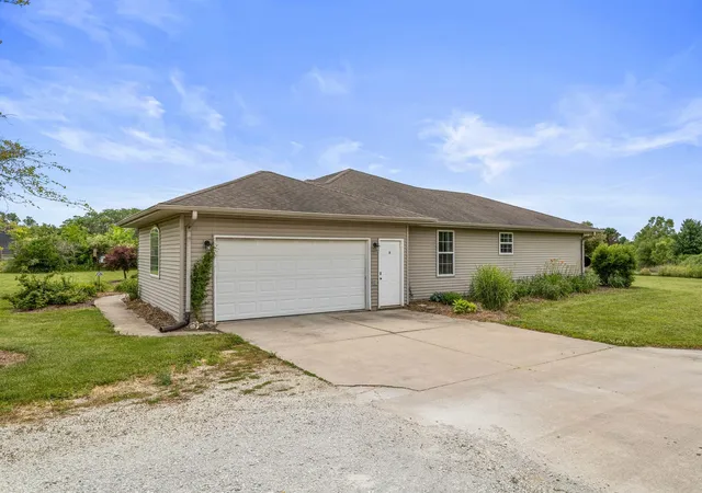 Homes for sale in Mahomet, IL | 2665 Private Access 374 E, Mahomet, IL 61853 | MLS# 12663853