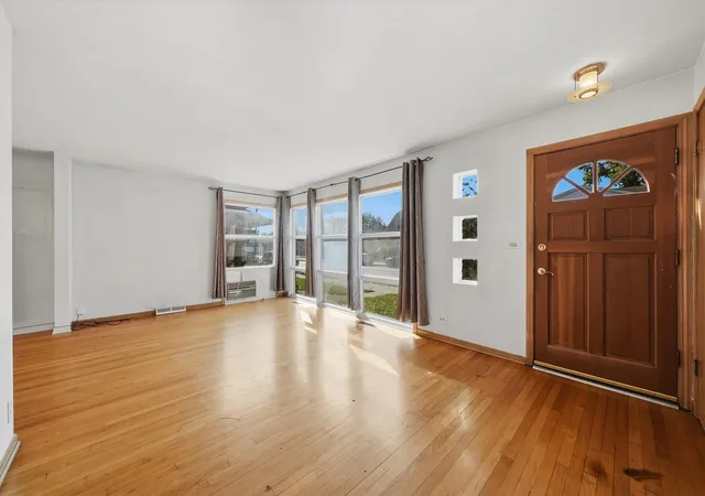Photo 1 of Single family home for sale at 6156 W Gunnison St, Chicago, IL 60630 | MLS# 12663903 | Listing updated on 2026-09-29