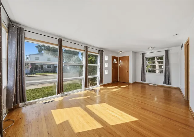 Photo 2 of Single family home for sale at 6156 W Gunnison St, Chicago, IL 60630 | MLS# 12663903 | Listing updated on 2026-09-29