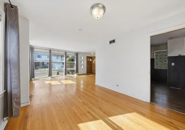 Photo 4 of Single family home for sale at 6156 W Gunnison St, Chicago, IL 60630 | MLS# 12663903 | Listing updated on 2026-09-29