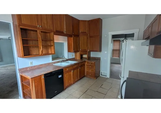 Photo 2 of Single family home for sale at 415 Parham St, Muscatine, IA 52761 | MLS# 12663963 | Listing updated on 2026-08-26
