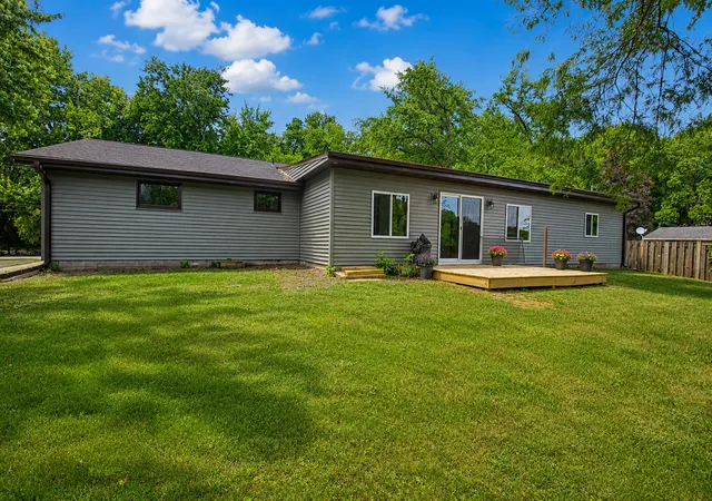 Homes for sale in Dixon, IL | 5091 W Murray Dr, Dixon, IL 61021 | MLS# 12663976