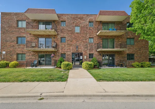 2nd image of 1940 183Rd St, Homewood, IL 60430