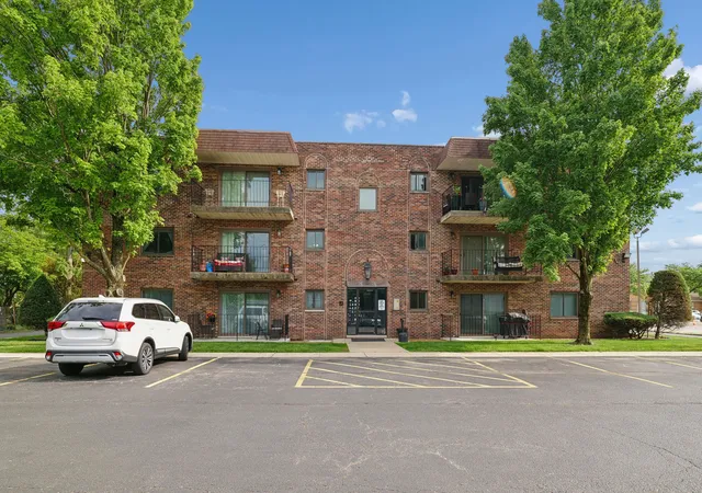 2nd image of 1940 183rd St #2C, Homewood, IL 60430 | MLS# 12664008