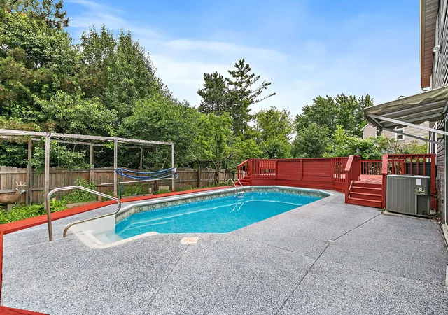 Photo 3 of Single family home for sale at 25 Magnolia Dr, Streamwood, IL 60107 | MLS# 12664012 | Listing updated on 2026-09-14