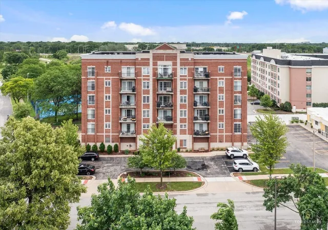 Homes for sale in Palatine, IL | 405 S Creekside Dr, Palatine, IL 60074