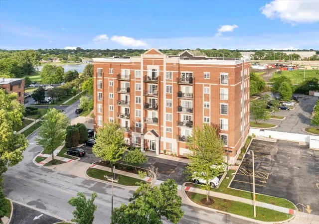 Homes for sale in Palatine, IL | 405 S Creekside Dr, Palatine, IL 60074