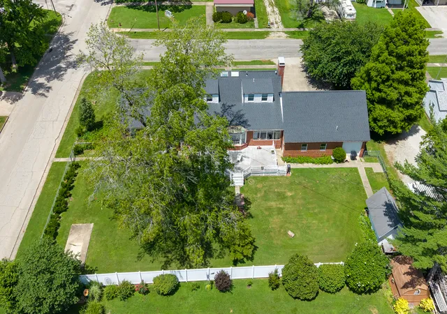 Homes for sale in Salem, IL | 825 W Warmouth St, Salem, IL 62881 | MLS# 12664119