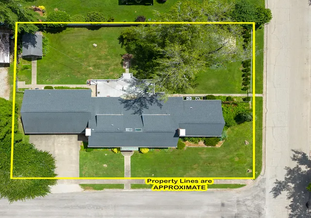 Homes for sale in Salem, IL | 825 W Warmouth St, Salem, IL 62881 | MLS# 12664119