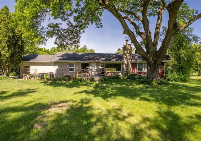 3rd image of 6N192 Weber Dr, St. Charles, IL 60174 | MLS# 12664157
