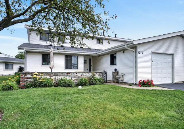 Homes for sale in Schaumburg, IL | 1079 Foxboro Ln, Schaumburg, IL 60193 | MLS# 12664161