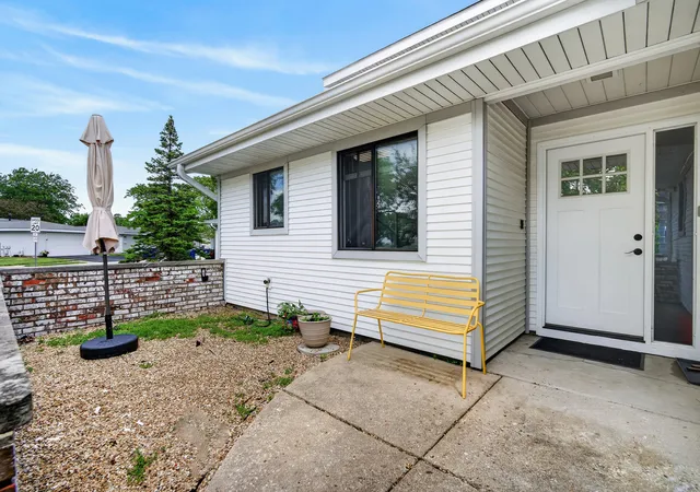 Homes for sale in Schaumburg, IL | 1079 Foxboro Ln, Schaumburg, IL 60193 | MLS# 12664161