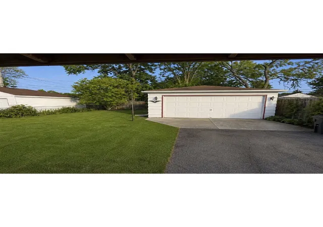 Homes for sale in South Holland, IL | 15527 Rose Dr, South Holland, IL 60473 | MLS# 12664163