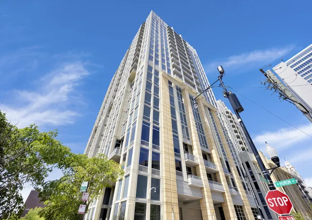 Homes for sale in Chicago, IL | 700 N Larrabee St, Chicago, IL 60654