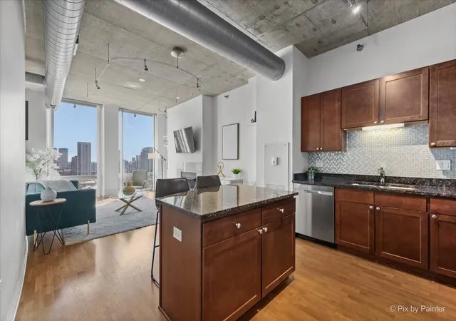 Homes for sale in Chicago, IL | 700 N Larrabee St, Chicago, IL 60654