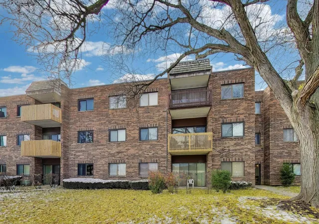 Homes for sale in Northbrook, IL | 3110 Pheasant Creek Dr, Northbrook, IL 60062
