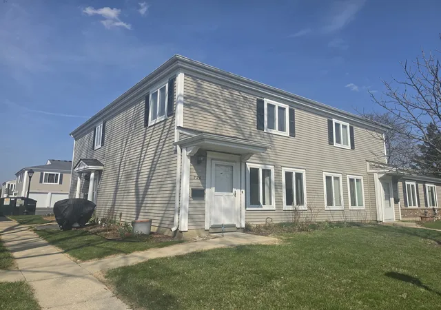 Photo 2 of Condo for sale at 726 E Old Willow Rd #104C, Prospect Heights, IL 60070 | MLS# 12664225 | Listing updated on 2026-09-15