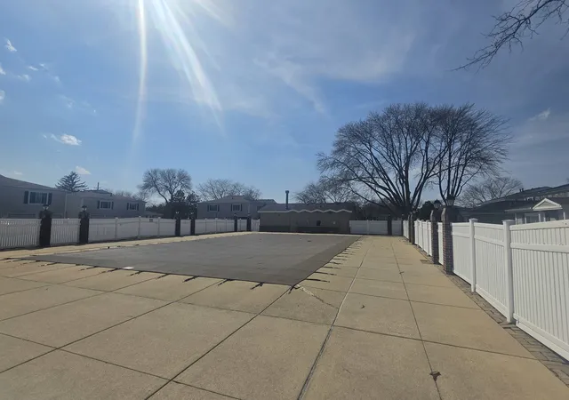 Homes for sale in Prospect Heights, IL | 726 E Old Willow Road, Prospect Heights, IL 60070 | Houzeo