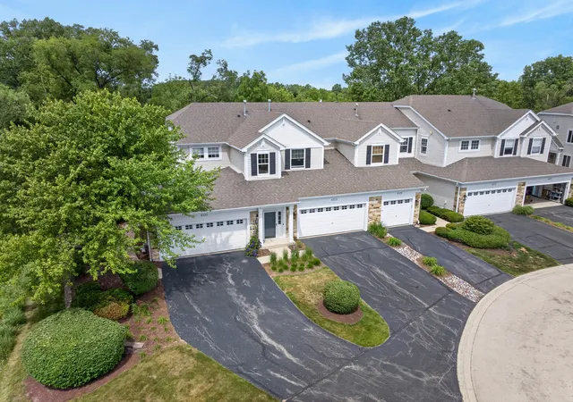 Homes for sale in Island Lake, IL | 4323 Blue Iris Court, Island Lake, IL 60042 | Houzeo