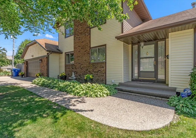 Homes for sale in Moline, IL | 3300 35Th Ave, Moline, IL 61265 | MLS# 12664235