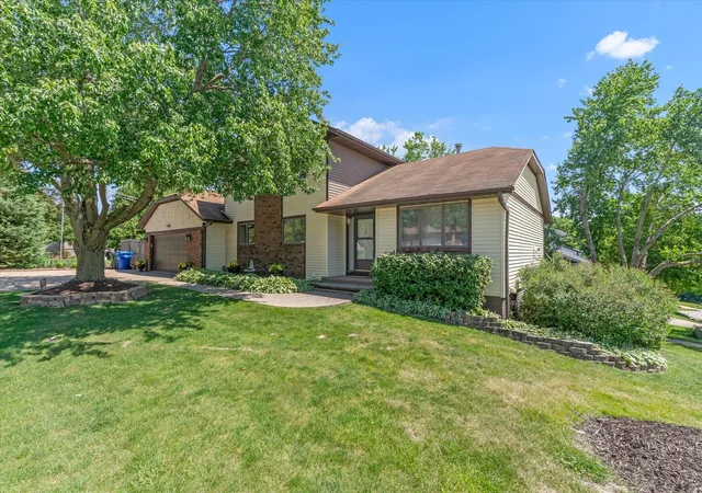 Homes for sale in Moline, IL | 3300 35Th Ave, Moline, IL 61265 | MLS# 12664235