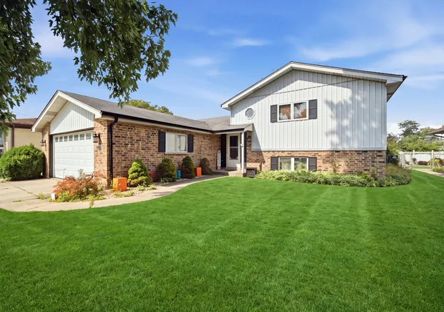 Photo 1 of Single family home for sale at 2238 Elmira Ave, Des Plaines, IL 60018 | MLS# 12664265 | Listing updated on 2026-09-29