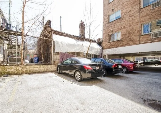 Homes for sale in Chicago, IL | 1415 W Lunt Avenue, Chicago, IL 60626 | Houzeo