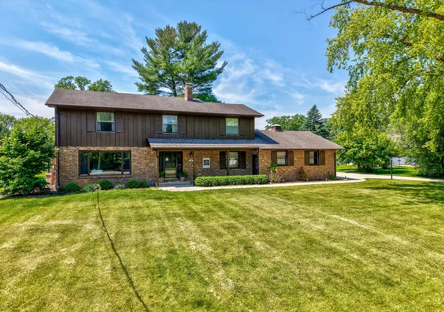 1st image of 15 Oaklane Dr, Ottawa, IL 61350 | MLS# 12664287