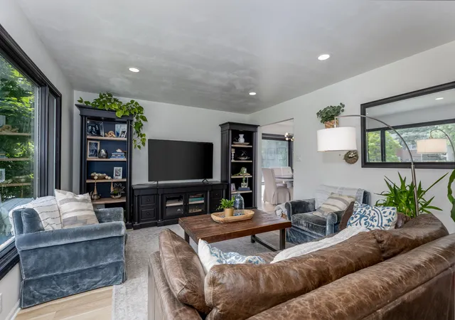 3rd image of 15 Oaklane Dr, Ottawa, IL 61350 | MLS# 12664287