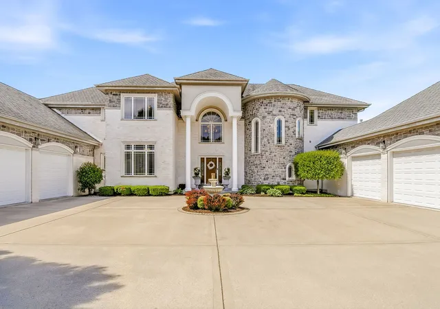 Photo 4 of Single family home for sale at 1110 Green Glen Ct, New Lenox, IL 60451 | MLS# 12664321 | Listing updated on 2026-10-05