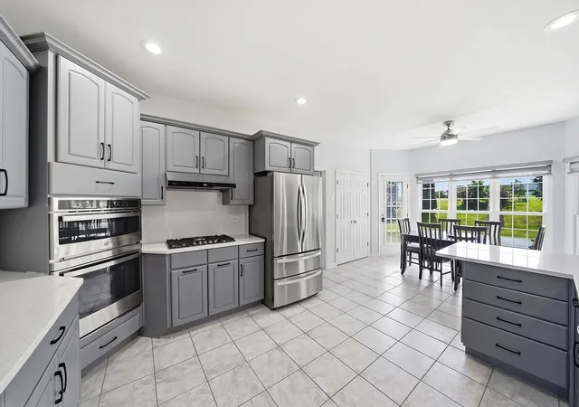 5th image of 22W133 Glenrise Ct, Glen Ellyn, IL 60137 | MLS# 12664331