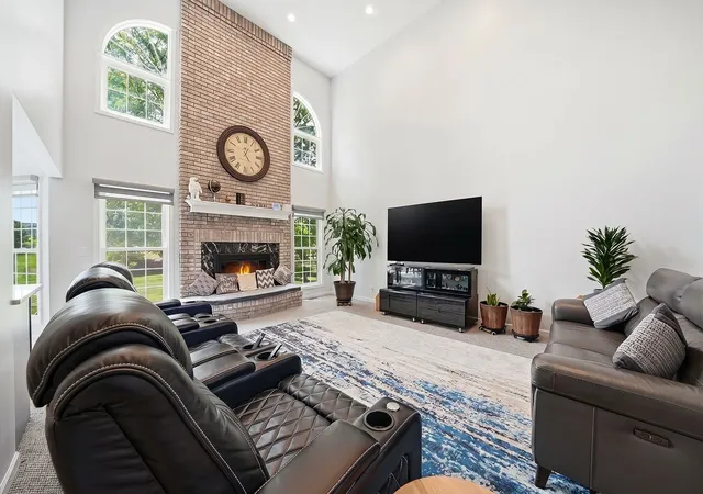 2nd image of 22w133 Glenrise Ct, Glen Ellyn, IL 60137 | MLS# 12664331