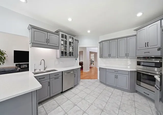 4th image of 22W133 Glenrise Ct, Glen Ellyn, IL 60137 | MLS# 12664331