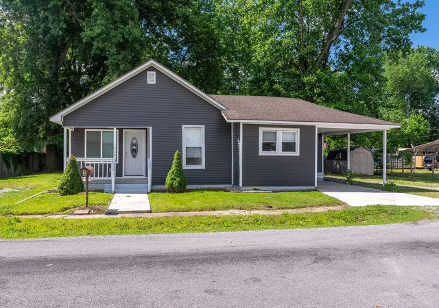 1st image of 1608 W Adams St, Herrin, IL 62948 | MLS# 12664362