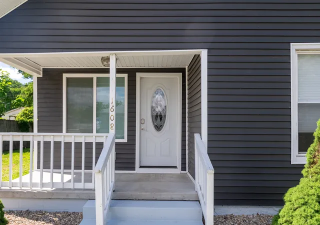 4th image of 1608 W Adams St, Herrin, IL 62948 | MLS# 12664362