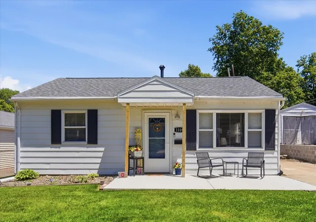 Homes for sale in Bloomington, IL | 1109 N State St, Bloomington, IL 61701 | MLS# 12664411