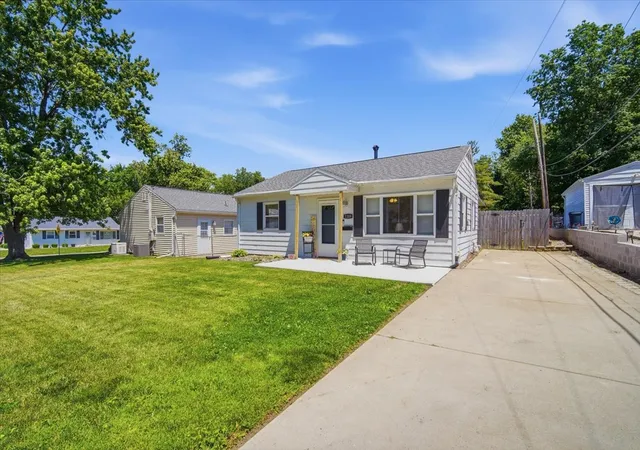 Homes for sale in Bloomington, IL | 1109 N State St, Bloomington, IL 61701 | MLS# 12664411