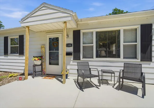 Homes for sale in Bloomington, IL | 1109 N State St, Bloomington, IL 61701 | MLS# 12664411