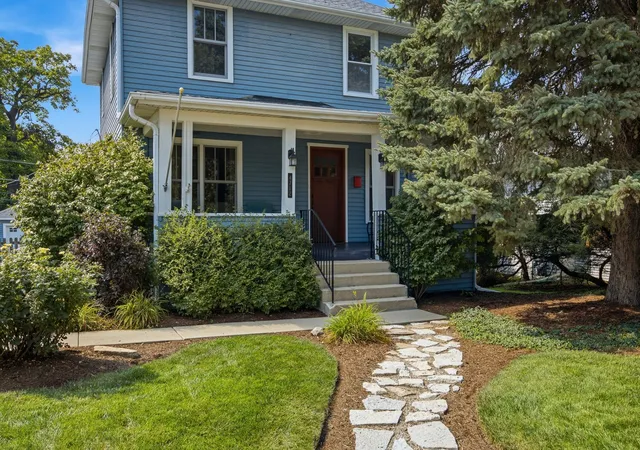 Photo 1 of Single family home for sale at 4712 Main St, Downers Grove, IL 60515 | MLS# 12664420 | Listing updated on 2026-09-21