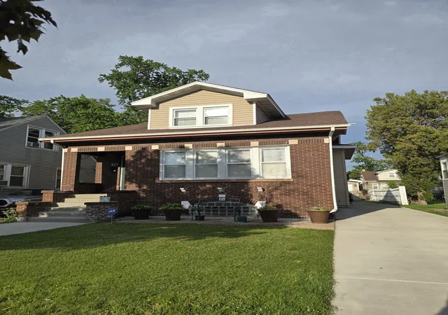 2nd image of 927 24th Ave, Bellwood, IL 60104 | MLS# 12664427