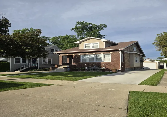3rd image of 927 24Th Ave, Bellwood, IL 60104 | MLS# 12664427