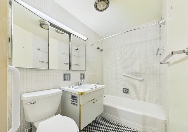 Homes for sale in Chicago, IL | 4800 S Chicago Beach Dr #2308S, Chicago, IL 60615 | MLS# 12664473