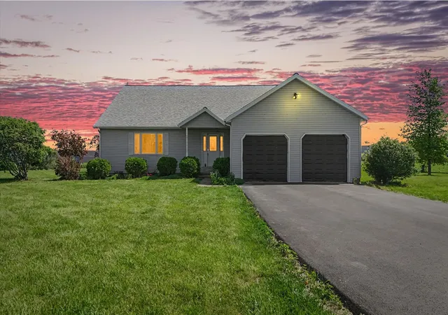 Homes for sale in Mahomet, IL | 102 E County Road 2500 N Road, Mahomet, IL 61853 | MLS# 12664493