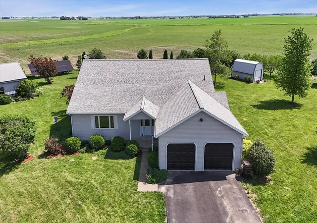 Homes for sale in Mahomet, IL | 102 E County Road 2500 N Road, Mahomet, IL 61853 | MLS# 12664493