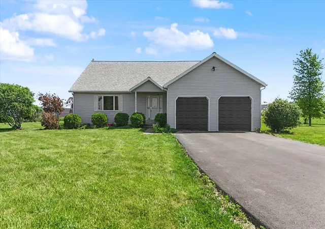 Homes for sale in Mahomet, IL | 102 E County Road 2500 N Road, Mahomet, IL 61853 | MLS# 12664493