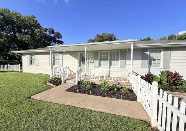 4th image of 1200 Academy St, Eldorado, IL 62930 | MLS# 12664497