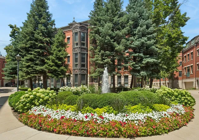 3rd image of Kinzie Park, Chicago, IL 60654